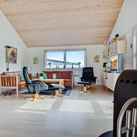 Three-bedroom Holiday In Casa vacanze