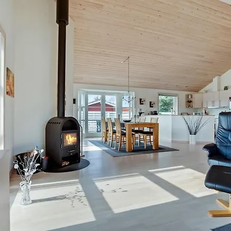 Casa vacanze Three-bedroom Holiday In Hals